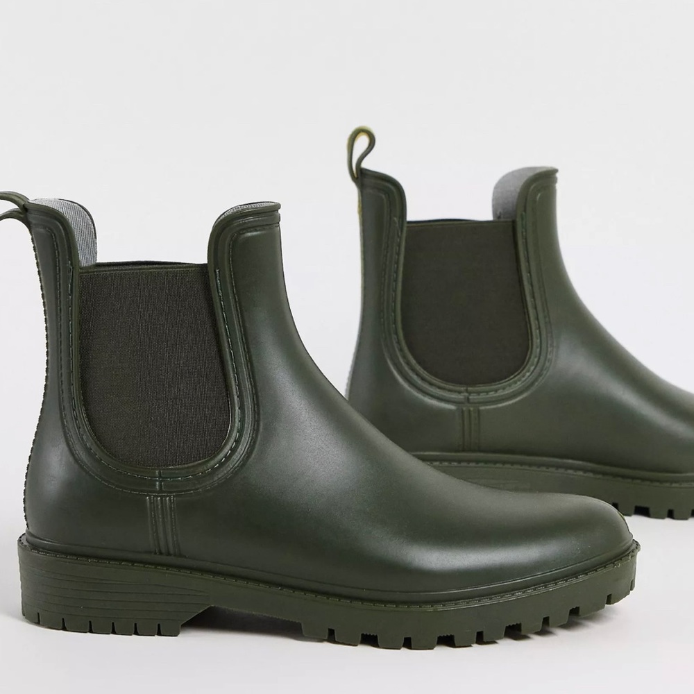 Chelsea rain boots in matte olive